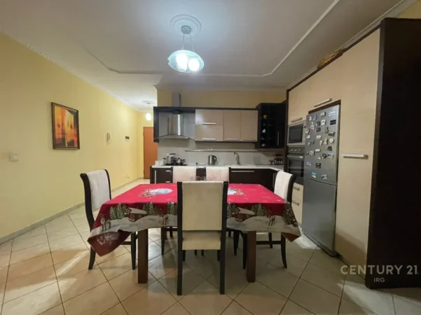 Tirane, jepet me qera apartament 2+1 Kati 7, 115 m² 500 € 