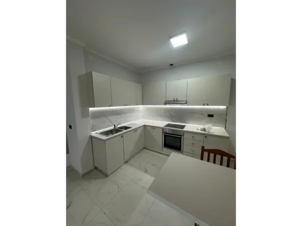 Tirane, jepet me qera apartament 1+1 Kati 2, 62 m² 400 € 