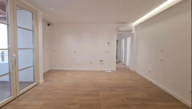 Tirane, jap me qera zyre Kati 1, 150 m² 1.200 € (Prane shkolles se baletit)