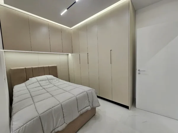 Tirane, jepet me qera apartament 2+1+Ballkon Kati 7, 85 m² 900 € (Zog i Zi)
