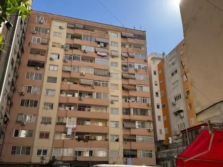 Tirane, shitet ambjent biznesi Kati 0, 61 m² 210.000 € (KOMUNA E PARISIT)