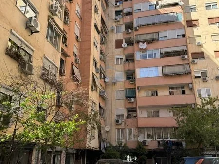 Tirane, shitet ambjent biznesi Kati 0, 61 m² 210.000 € (KOMUNA E PARISIT)