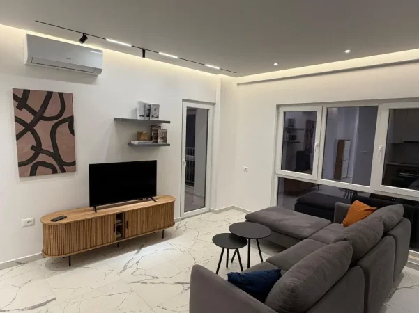 Tirane, jepet me qera apartament 1+1 Kati 6, 70 m² 700 € 