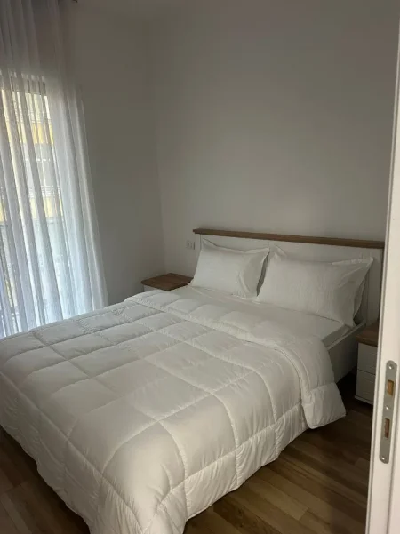 Tirane, jepet me qera apartament 1+1 , 70 m² 500 € 