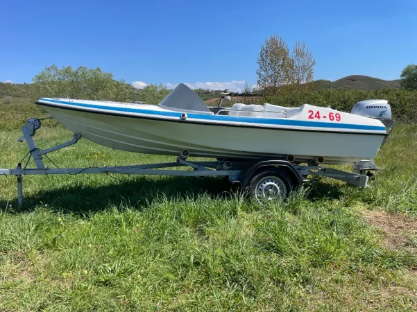 Tirane, shitet skaf +motor Honda +karrel. Çmimi  5000 € i diskutueshem