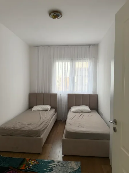 Tirane, jepet me qera apartament 2+1+Ballkon Kati 3, 102 m² 550 € (Rr. Sokrat Miho)