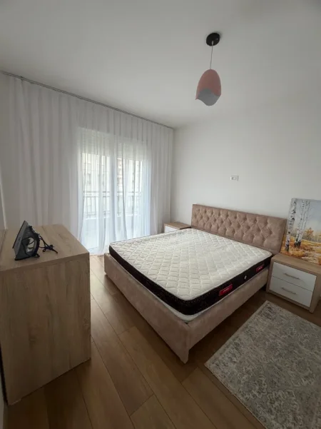 Tirane, jepet me qera apartament 2+1+Ballkon Kati 3, 102 m² 550 € (Rr. Sokrat Miho)