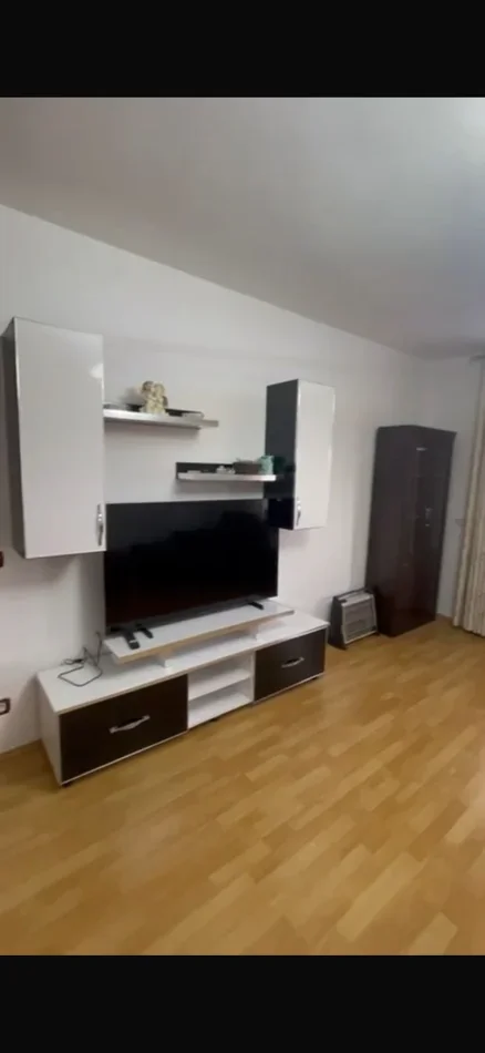 Durres, shes apartament ne plazh 4+1 Kati 3, 132 m² 170.000 € (Rruga Pavarësia)
