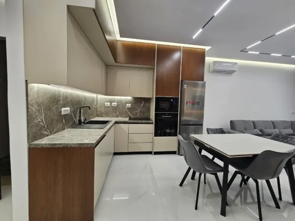 Tirane, jepet me qera apartament 2+1 Kati 6, 82 m² 900 € (Zogu I Zi)