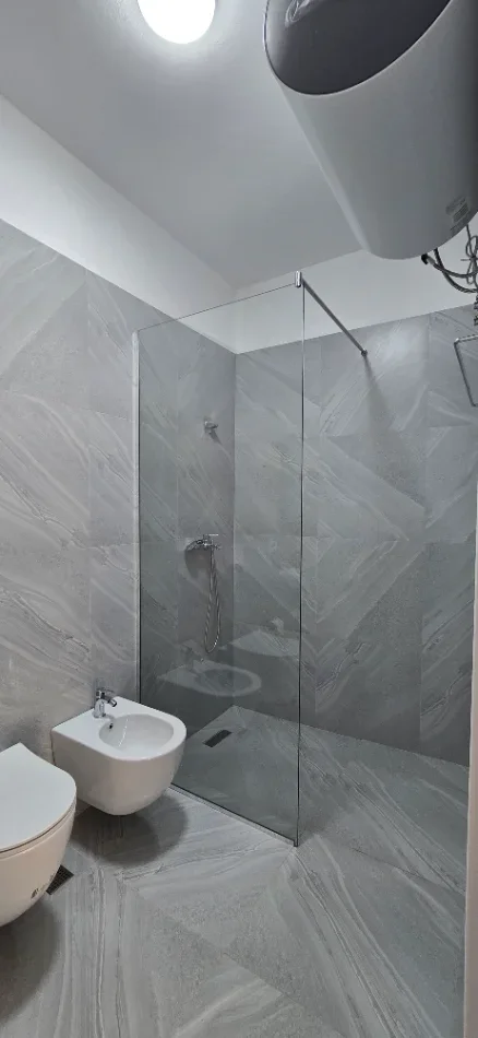 Tirane, jepet me qera apartament 3+1+Ballkon Kati 8, 125 m² 60.000 € (Univers City)