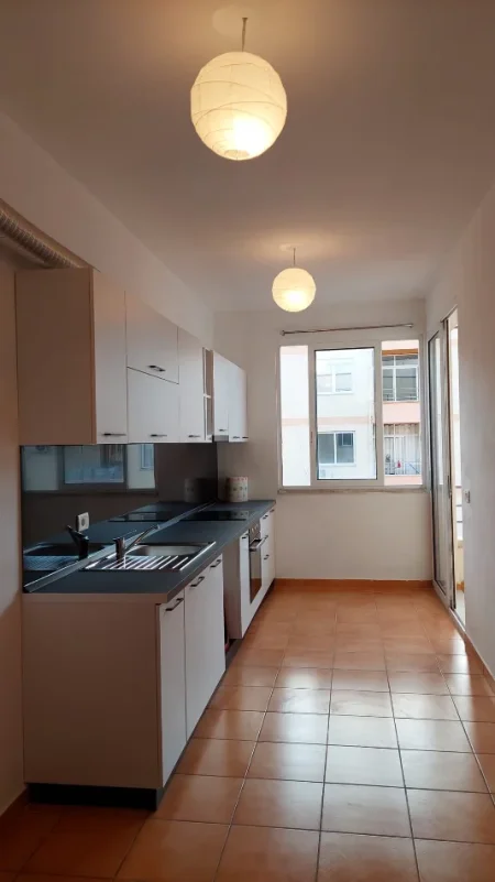 Tirane, jap me qera apartament 2+1+Ballkon Kati 8, 100 m² 450 € 
