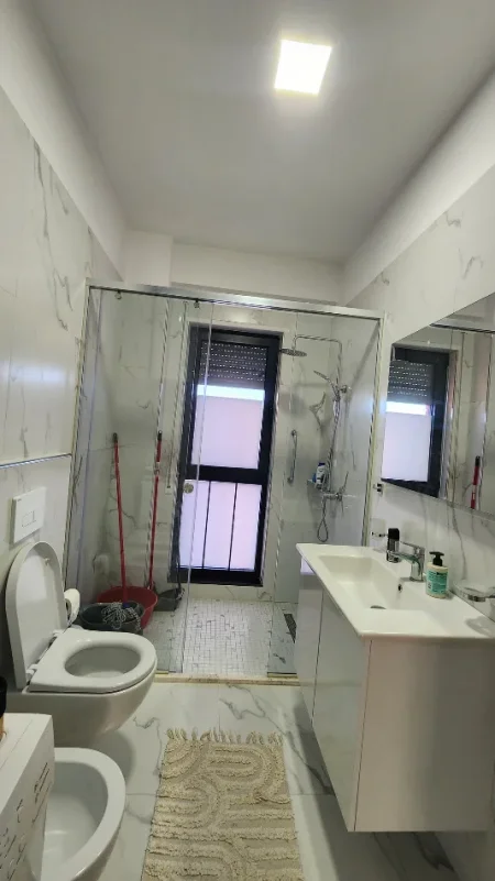 Tirane, jepet me qera apartament 2+1 Kati 7, 104 m² 1.000 € (Myslym Shyri)