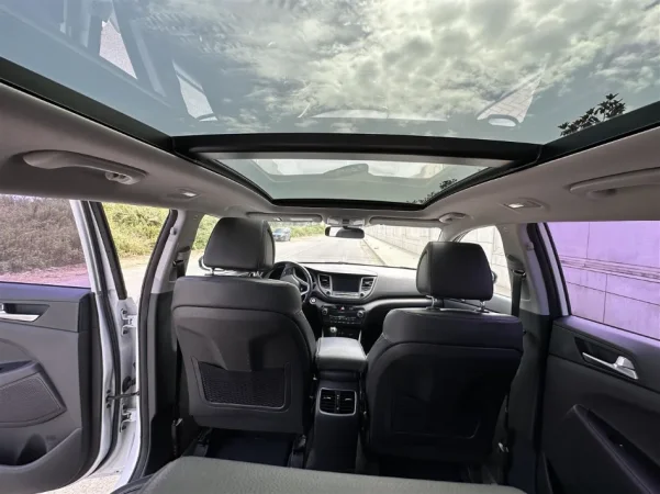 Tirane, shes SUV Hyundai Tucson Premium Nafte, e bardhë automatik Kondicioner 168.000 km 10.500 €