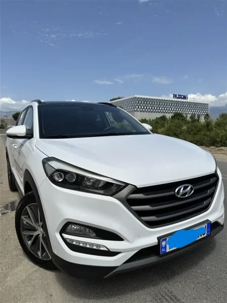 Tirane, shes SUV Hyundai Tucson Premium Nafte, e bardhë automatik Kondicioner 168.000 km 10.500 €