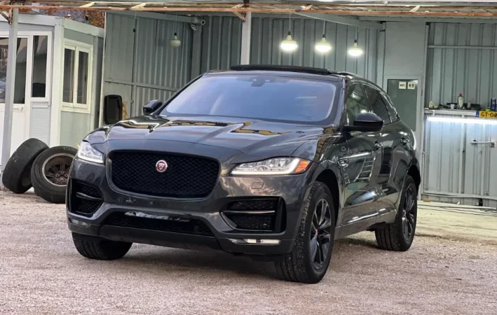 Tirane, shitet makine Jaguar F pace Nafte, gri e erret automatik Kondicioner 180 km 14.900 €