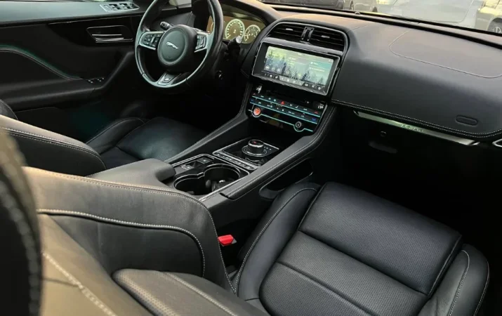 Tirane, shitet makine Jaguar F pace Nafte, gri e erret automatik Kondicioner 180 km 14.900 €