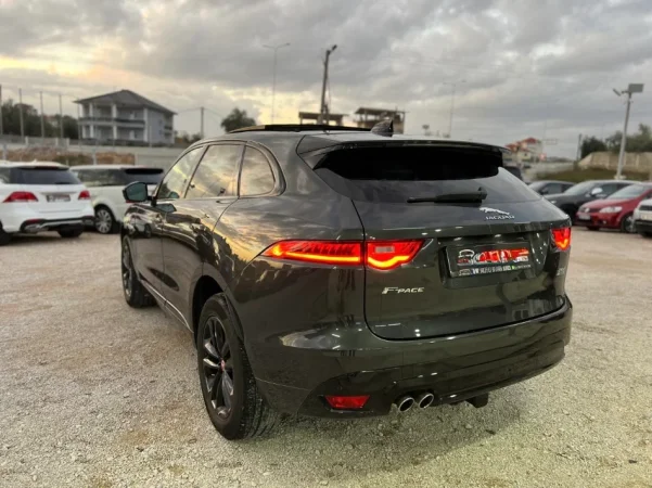 Tirane, shitet makine Jaguar F pace Nafte, gri e erret automatik Kondicioner 180 km 14.900 €