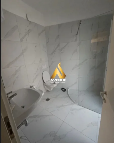 Tirane, jepet me qera apartament 2+1 Kati 4, 110 m² 1.000 € (Rruga Bilal Sina)