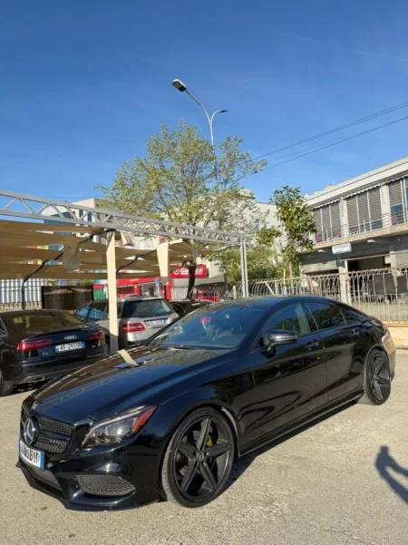 Tirane, shitet makine Mercedes CLS 4.0 AMG Benzin, e zeze automatik Klima 220.000 km 17.000 €