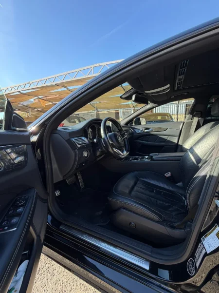 Tirane, shitet makine Mercedes CLS 4.0 AMG Benzin, e zeze automatik Klima 220.000 km 17.000 €