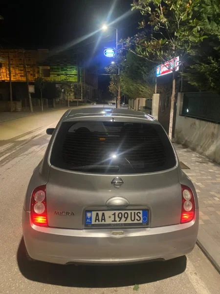 Tirane, shes makine Nissan Micra benzin-gas 2005 Benzin+Gaz, automatik Kondicioner 230.000 km 2.000 €