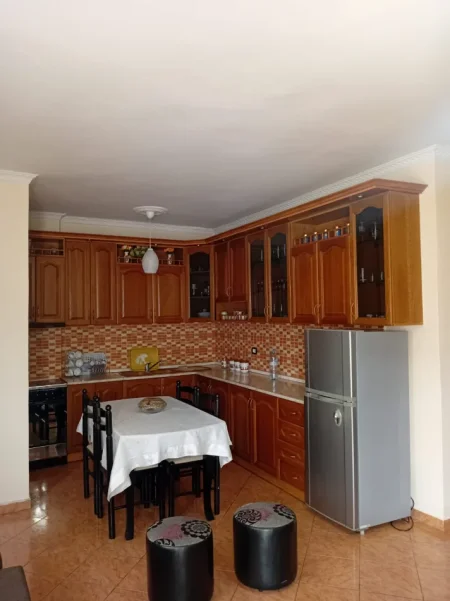 Vlore, jepet me qera apartament 2+1+Ballkon Kati 2, 368 € 