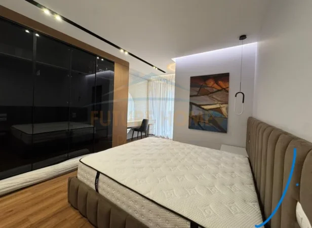 Tirane, jepet me qera apartament 2+1+2+Post Parkimi+2 Ballkone Kati 7, 120 m² 2.000 € (Bllok)