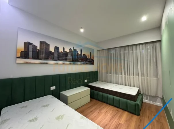 Tirane, jepet me qera apartament 2+1+2+Post Parkimi+2 Ballkone Kati 7, 120 m² 2.000 € (Bllok)