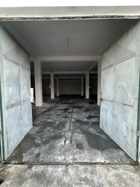 Tirane, jepet me qera ambjent biznesi Kati 0, 300m