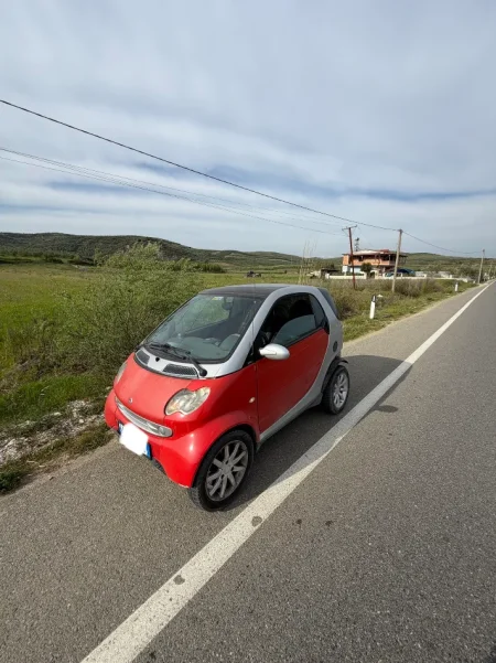 Durres, shitet makine Smart FoTwo Benzin, e kuqe automatik Kondicioner 1.000 €