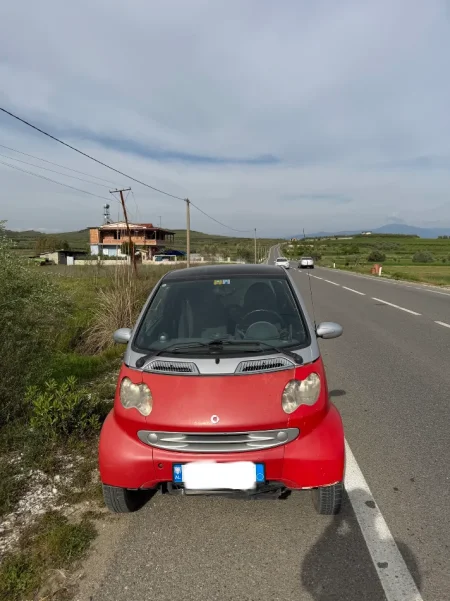 Durres, shitet makine Smart FoTwo Benzin, e kuqe automatik Kondicioner 1.000 €