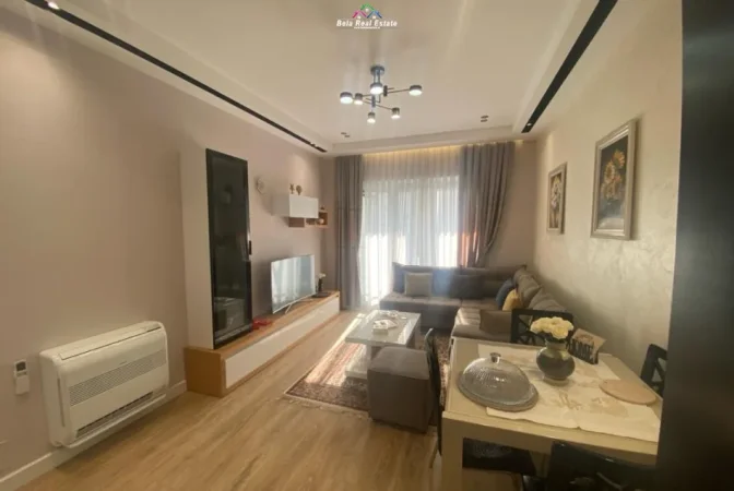Tirane, jepet me qera apartament 1+1+Ballkon Kati 9, 70 m² 680 € (Kompleksi Kontakt)