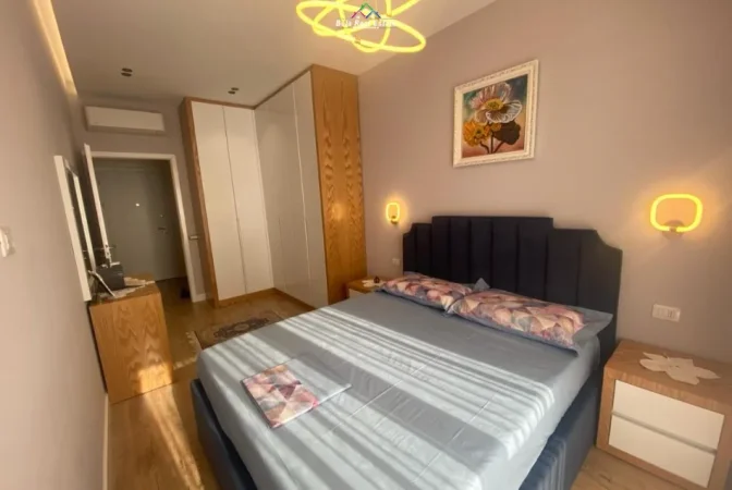 Tirane, jepet me qera apartament 1+1+Ballkon Kati 9, 70 m² 680 € (Kompleksi Kontakt)
