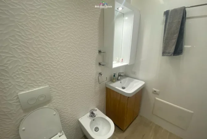 Tirane, jepet me qera apartament 1+1+Ballkon Kati 9, 70 m² 680 € (Kompleksi Kontakt)