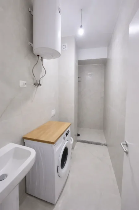 Tirane, jepet me qera apartament 1+1 Kati 5, 62 m² 399 € (Ali Demi)