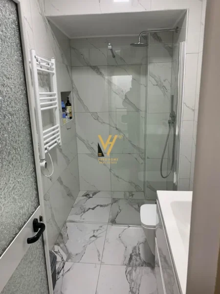 Tirane, jepet me qera apartament 1+1+Ballkon Kati 3, 70 m² 470 € (PEDIATRIA)