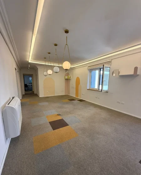 Tirane, jepet me qera zyre , 130 m² 1.500 € 