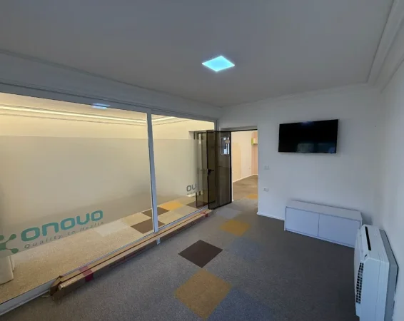 Tirane, jepet me qera zyre , 130 m² 1.500 € 