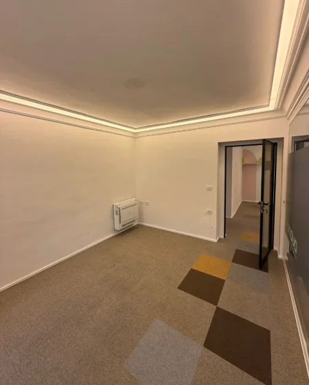 Tirane, jepet me qera zyre , 130 m² 1.500 € 