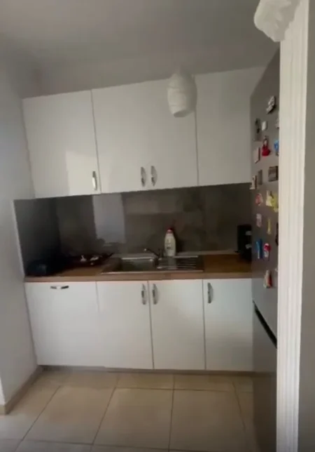 🏡 Jepet me Qera Apartament 1+1 tek Rruga Xhafize Keko ne Xhamllik