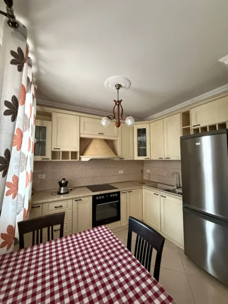 Tirane, jepet me qera apartament 2+1+Aneks Kati 4, 110 m² 600 € (Kopshti Botanik)