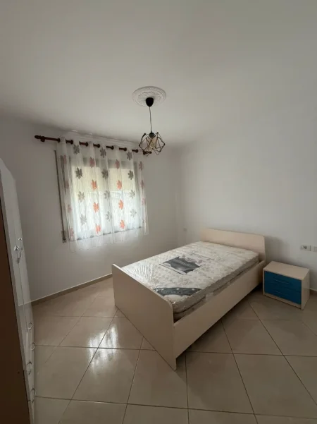Tirane, jepet me qera apartament 2+1+Aneks Kati 4, 110 m² 600 € (Kopshti Botanik)