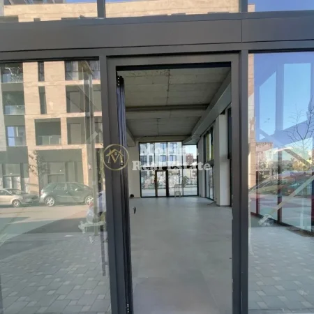 Tirane, jepet me qera ambjent biznesi Kati 1, 120 m² 1.500 € (Bulevardi i Ri)