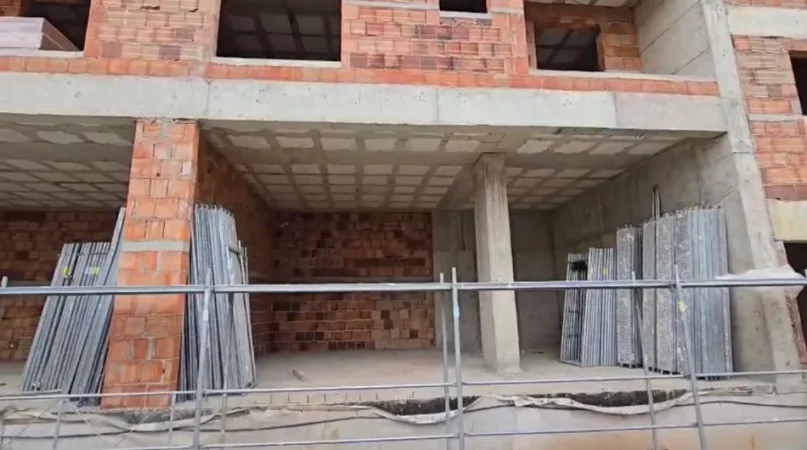 Tirane, shitet dyqan Kati 0, 60 m² (Rrethi Ullirit, Kamez)