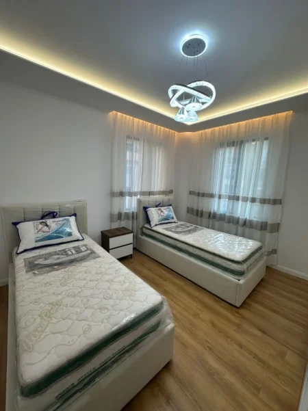 Tirane, shitet apartament 2+1+Aneks+Ballkon Kati 6, 116 m² 265.000 € (Pallati me shigjeta)