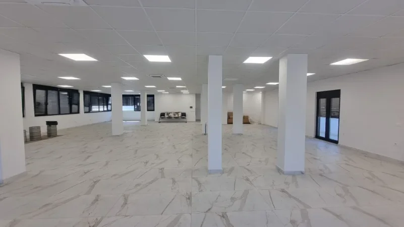 Tirane, jepet me qera ambjent biznesi Kati 2, 280 m² 3.000 € (TEG)