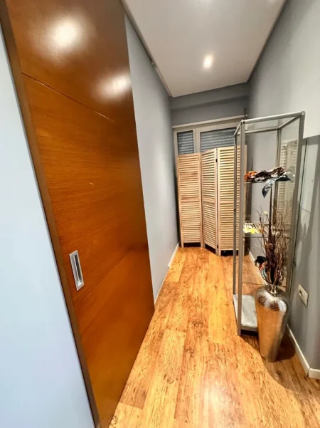 Tirane, jepet me qera ambjent biznesi Kati 1, 100 m² 1.500 € (Don Bosco)