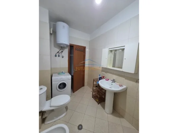 Tirane, jepet me qera apartament 1+1 Kati 3, 77 m² 500 € (RIZA CEROVA)