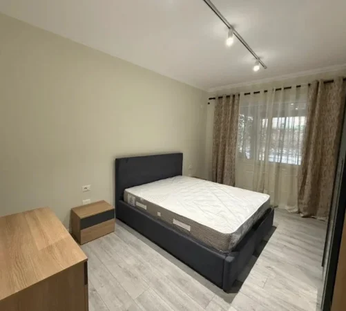 Tirane, jepet me qera apartament 2+1 Kati 0, 80 m² 850 € (Blloku)