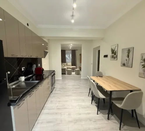 Tirane, jepet me qera apartament 2+1 Kati 0, 80 m² 850 € (Blloku)